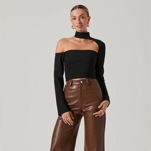 NWT ASTR THE LABEL - Cutout turtle neck sweater